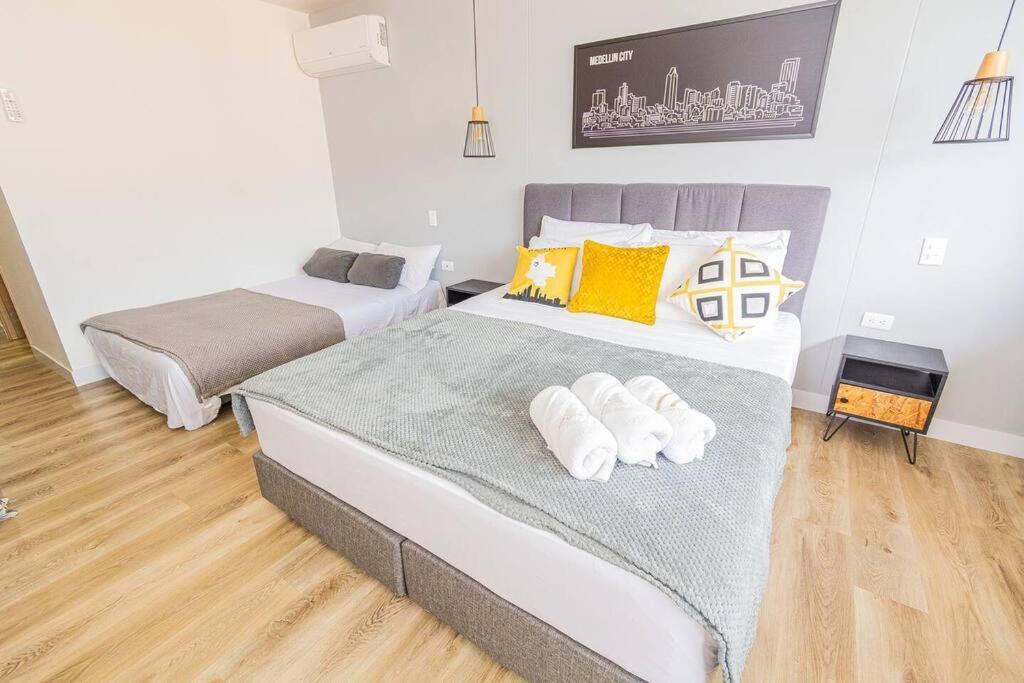 Bright Topfloor A/c, Poblado Coworking1412 Apartment Medellin