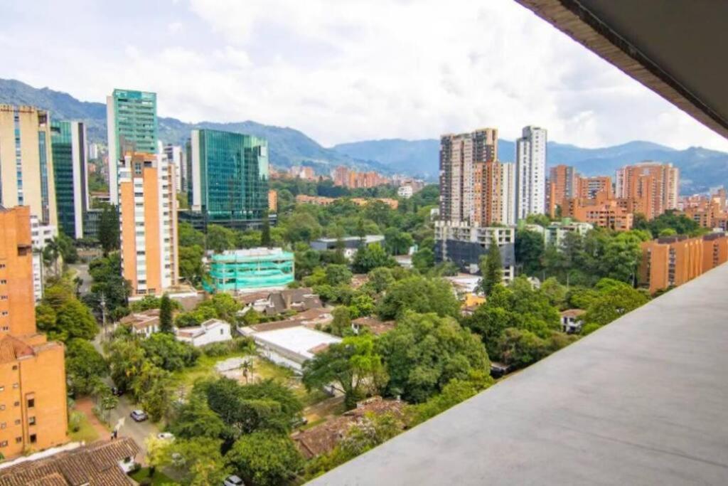 Bright Topfloor A/c, Poblado Coworking1412 Medellin